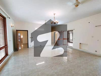 10 Marla Full House Available For Rent