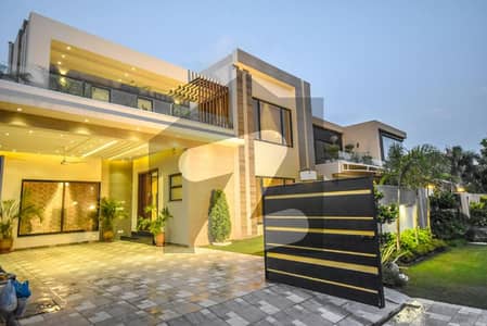 ڈی ایچ اے فیز 7 - بلاک یو فیز 7,ڈیفنس (ڈی ایچ اے),لاہور میں 4 کمروں کا 10 مرلہ مکان 6.5 کروڑ میں برائے فروخت۔