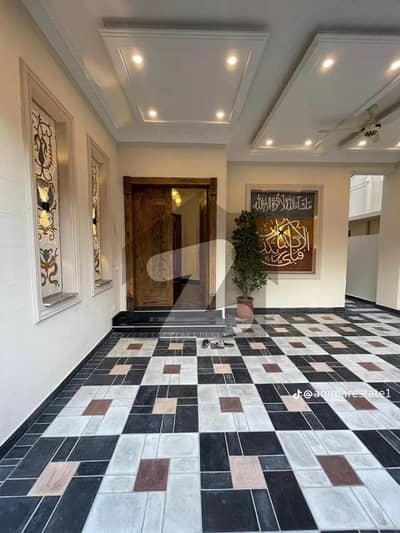 10 MARLA BRAND NEW LOWER PORTION AVAILABLE FOR RENT