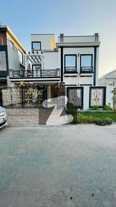 پارک ویو سٹی لاہور میں 5 کمروں کا 10 مرلہ مکان 3.15 کروڑ میں برائے فروخت۔