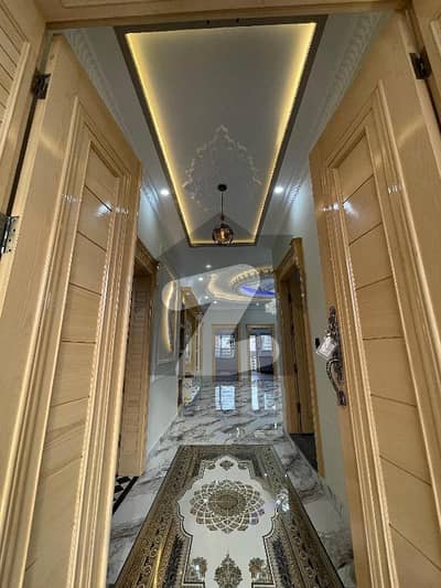 ریگی ماڈل ٹاؤن فیز 3 ریگی ماڈل ٹاؤن,پشاور میں 9 کمروں کا 10 مرلہ مکان 5.48 کروڑ میں برائے فروخت۔