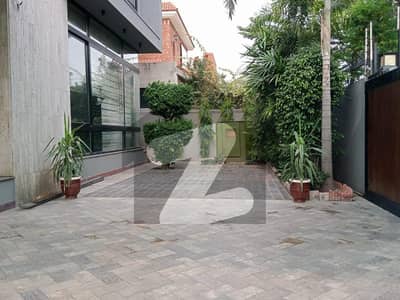 ڈی ایچ اے فیز 6 ڈیفنس (ڈی ایچ اے),لاہور میں 3 کمروں کا 1 کنال مکان 1.1 لاکھ میں کرایہ پر دستیاب ہے۔