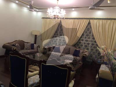 ڈی ایچ اے فیز 4 ڈیفنس (ڈی ایچ اے),لاہور میں 5 کمروں کا 1 کنال مکان 7.6 کروڑ میں برائے فروخت۔