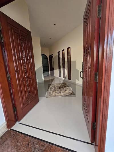 ڈی ایچ اے فیز 8 - زون اے ڈی ایچ اے فیز 8,ڈی ایچ اے ڈیفینس,کراچی میں 6 کمروں کا 1 کنال مکان 14.0 کروڑ میں برائے فروخت۔