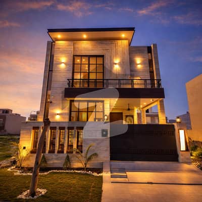 ڈی ایچ اے 9 ٹاؤن ڈیفنس (ڈی ایچ اے),لاہور میں 3 کمروں کا 5 مرلہ مکان 2.6 کروڑ میں برائے فروخت۔