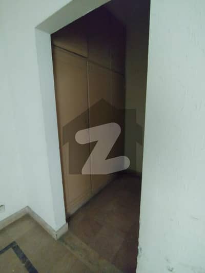 Allama Iqbal Town 10 Marla Upper Portion For Rent