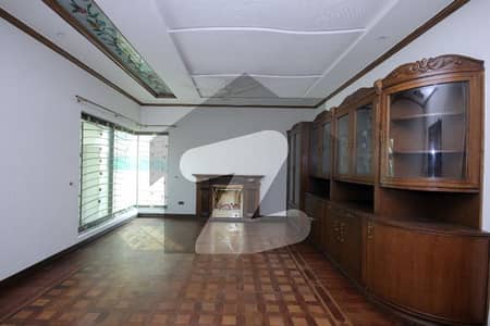 ڈی ایچ اے فیز 3 ڈیفنس (ڈی ایچ اے),لاہور میں 2 کمروں کا 1 کنال زیریں پورشن 1.55 لاکھ میں کرایہ پر دستیاب ہے۔