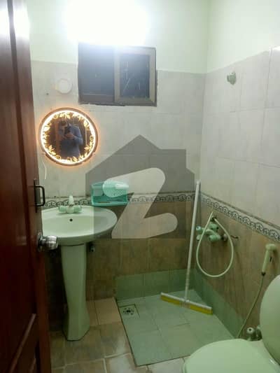 شرف آباد گلشنِ اقبال ٹاؤن,کراچی میں 3 کمروں کا 8 مرلہ بالائی پورشن 1.3 لاکھ میں کرایہ پر دستیاب ہے۔