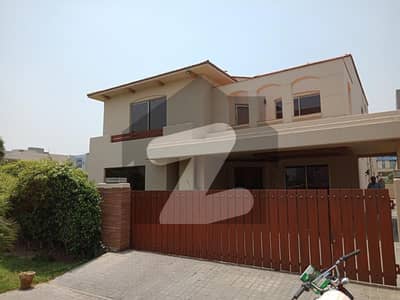 ڈی ایچ اے فیز 4 ڈیفنس (ڈی ایچ اے),لاہور میں 5 کمروں کا 1 کنال مکان 2.4 لاکھ میں کرایہ پر دستیاب ہے۔