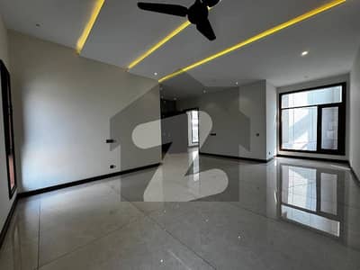 ڈی ایچ اے فیز 8 ڈی ایچ اے ڈیفینس,کراچی میں 6 کمروں کا 1 کنال مکان 8.5 لاکھ میں کرایہ پر دستیاب ہے۔