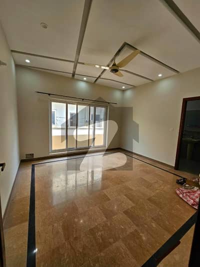 10 Marla Upper Portion With Servant All Facilities Gas Electric Boring & Parking Available G-13/3