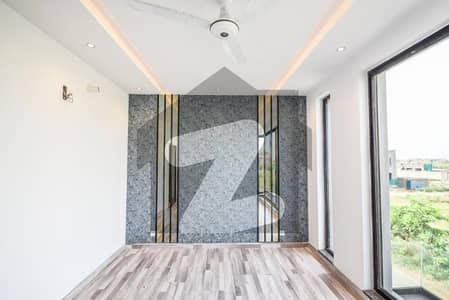 5 MARLA BRAND NEW STYLISH MODERN DESIGNER HOUSE FOR SALE NEAR TO PARK