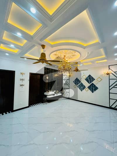 بحریہ ٹاؤن سیکٹر سی بحریہ ٹاؤن,لاہور میں 2 کمروں کا 10 مرلہ زیریں پورشن 75.0 ہزار میں کرایہ پر دستیاب ہے۔