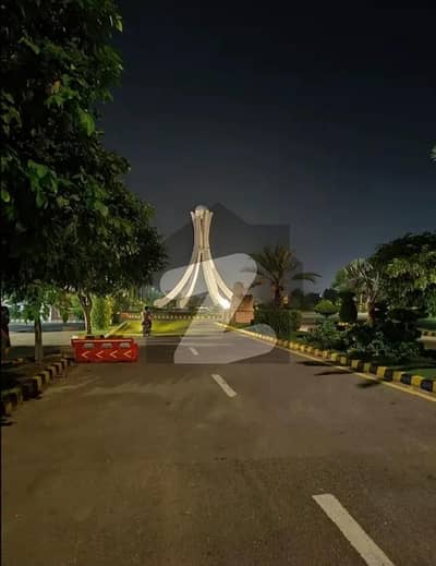 5 Marla prime location plot available for sale in New Lahore city