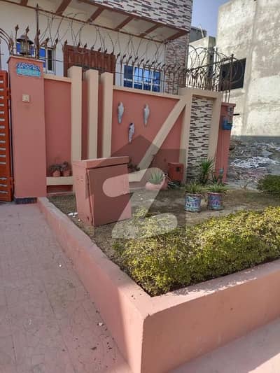 بی ۔ 17 اسلام آباد میں 5 کمروں کا 8 مرلہ مکان 4.4 کروڑ میں برائے فروخت۔