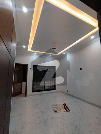 آئی ۔ 10 اسلام آباد میں 5 کمروں کا 6 مرلہ مکان 3.75 کروڑ میں برائے فروخت۔