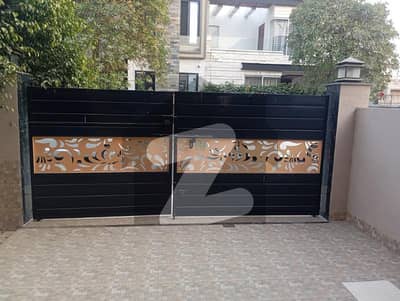 10 MARLA HOUSE AVAILABLE FOR SALE 10 MARLA HOUSE AVAILABLE FOR SALE