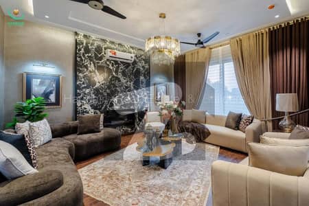 ڈی ایچ اے فیز 6 - بلاک ایم فیز 6,ڈیفنس (ڈی ایچ اے),لاہور میں 5 کمروں کا 1 کنال مکان 14.99 کروڑ میں برائے فروخت۔