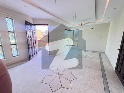 ڈی ایچ اے فیز 3 ڈیفنس (ڈی ایچ اے),لاہور میں 5 کمروں کا 1 کنال مکان 2.8 لاکھ میں کرایہ پر دستیاب ہے۔