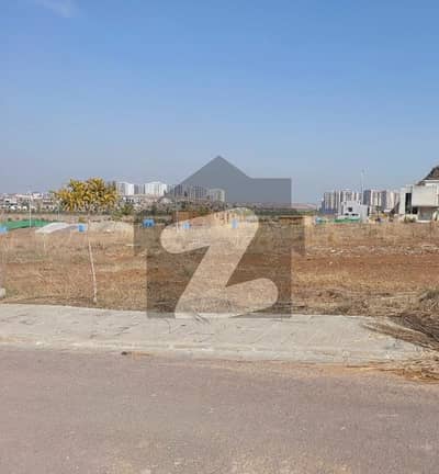 10 marla sec j plot for sale