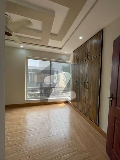 ڈی ایچ اے 11 رہبر لاہور میں 3 کمروں کا 5 مرلہ مکان 1.1 لاکھ میں کرایہ پر دستیاب ہے۔