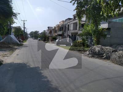 سینٹرل پارک ۔ بلاک بی سینٹرل پارک ہاؤسنگ سکیم,لاہور میں 2 کنال رہائشی پلاٹ 4.25 کروڑ میں برائے فروخت۔