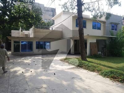 Gulberg 2 Kanal OLD HOUSE At Back Of Mm Alam Is Available For Sale.