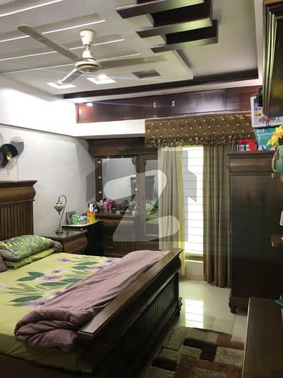 خالد بِن ولید روڈ کراچی میں 3 کمروں کا 8 مرلہ فلیٹ 5.0 کروڑ میں برائے فروخت۔