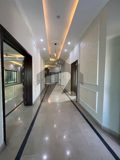 ڈی ایچ اے ڈیفینس فیز 2 ڈی ایچ اے ڈیفینس,اسلام آباد میں 6 کمروں کا 1 کنال مکان 7.9 کروڑ میں برائے فروخت۔