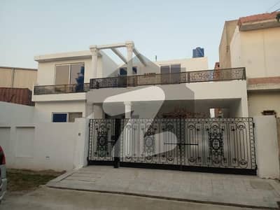 1 KANAL DEMANDING HOUSE AVAILABLE FOR SALE IN AWT PHASE 1