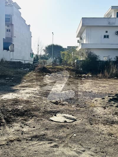 ڈی ۔ 12/3 ڈی ۔ 12,اسلام آباد میں 11 مرلہ رہائشی پلاٹ 7.65 کروڑ میں برائے فروخت۔