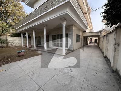 ایف ۔ 10 اسلام آباد میں 6 کمروں کا 1 کنال مکان 20.0 کروڑ میں برائے فروخت۔