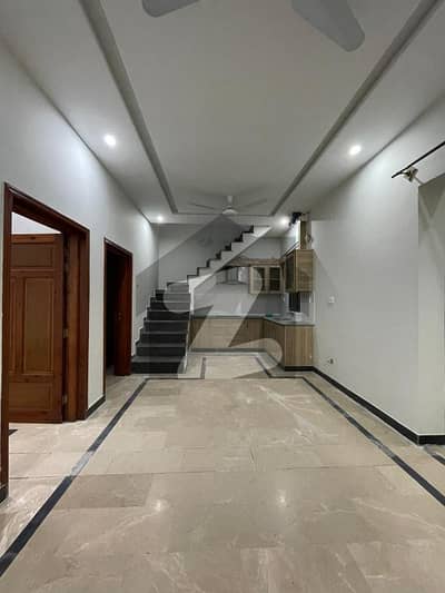 ڈی ۔ 12 اسلام آباد میں 3 کمروں کا 5 مرلہ زیریں پورشن 52.0 ہزار میں کرایہ پر دستیاب ہے۔