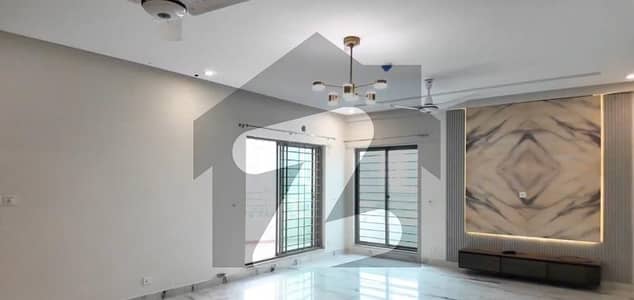 10 MARLA 3 BEDROOM FLAT AVAILABLE FOR RENT IN ASKARI 11 Sec D