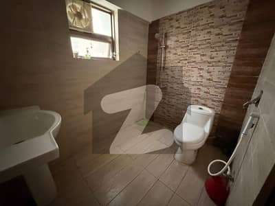 عسکری 6 پشاور میں 3 کمروں کا 12 مرلہ فلیٹ 3.7 کروڑ میں برائے فروخت۔