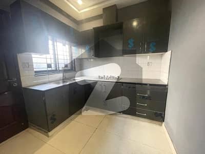 او پی ایف ہاؤسنگ سکیم لاہور میں 3 کمروں کا 1 کنال بالائی پورشن 1.1 لاکھ میں کرایہ پر دستیاب ہے۔