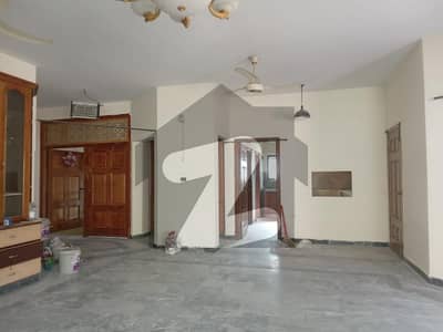 1 KANAL UPPER PORTION AVAILABLE FOR RENT IN I-8