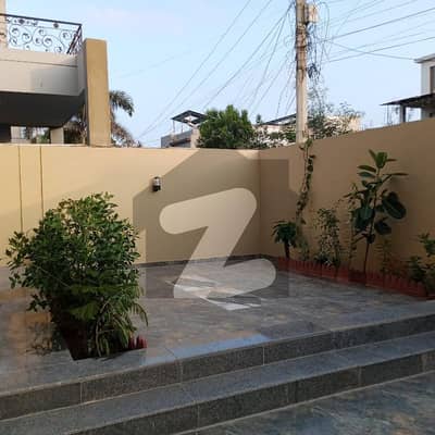 ڈی ایچ اے فیز 8 ڈی ایچ اے ڈیفینس,کراچی میں 3 کمروں کا 1 کنال زیریں پورشن 2.5 لاکھ میں کرایہ پر دستیاب ہے۔