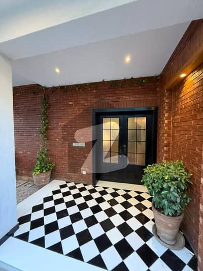 ایف ۔ 8 اسلام آباد میں 5 کمروں کا 1 کنال مکان 8.0 لاکھ میں کرایہ پر دستیاب ہے۔