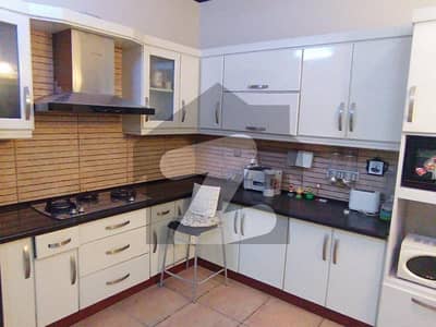 ڈی ایچ اے فیز 8 ڈی ایچ اے ڈیفینس,کراچی میں 3 کمروں کا 1 کنال زیریں پورشن 2.5 لاکھ میں کرایہ پر دستیاب ہے۔