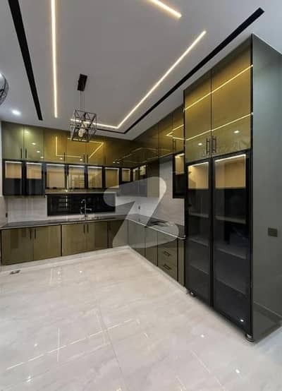 بحریہ ٹاؤن فیز 8 بحریہ ٹاؤن راولپنڈی,راولپنڈی میں 5 کمروں کا 10 مرلہ مکان 1.05 لاکھ میں کرایہ پر دستیاب ہے۔