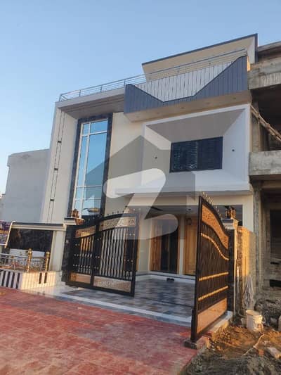 ممتاز سٹی اسلام آباد میں 5 کمروں کا 11 مرلہ مکان 4.25 کروڑ میں برائے فروخت۔