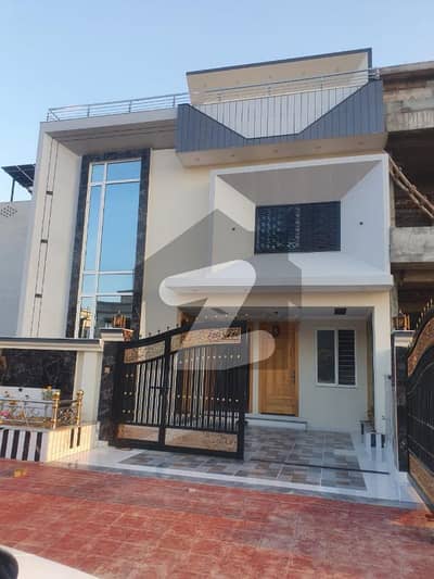 ممتاز سٹی اسلام آباد میں 5 کمروں کا 11 مرلہ مکان 4.25 کروڑ میں برائے فروخت۔