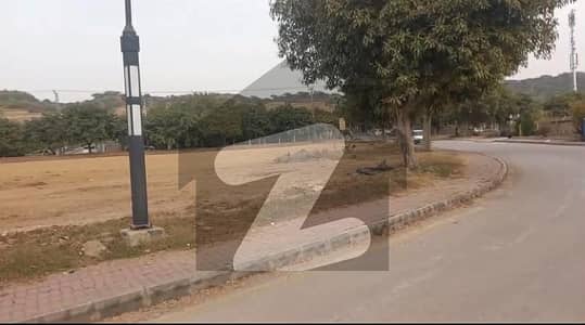 4 Kanal Boulevard Corner Plot Overseas Sector 1