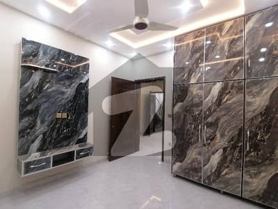 علامہ اقبال ٹاؤن ۔ نیلم بلاک علامہ اقبال ٹاؤن,لاہور میں 6 کمروں کا 5 مرلہ مکان 3.5 کروڑ میں برائے فروخت۔