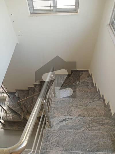 بحریہ ٹاؤن - پریسنٹ 27 بحریہ ٹاؤن کراچی,کراچی میں 3 کمروں کا 9 مرلہ مکان 1.35 کروڑ میں برائے فروخت۔