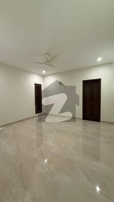 ڈی ایچ اے فیز 8 ڈی ایچ اے ڈیفینس,کراچی میں 6 کمروں کا 1 کنال مکان 18.0 کروڑ میں برائے فروخت۔