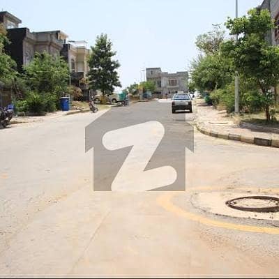 بحریہ ٹاؤن - رفیع ایکسٹینشن بلاک بحریہ ٹاؤن سیکٹر ای,بحریہ ٹاؤن,لاہور میں 10 مرلہ رہائشی پلاٹ 1.8 کروڑ میں برائے فروخت۔