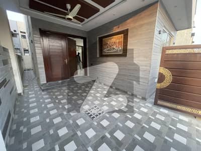 ڈی ایچ اے 11 رہبر فیز 2 ڈی ایچ اے 11 رہبر,لاہور میں 3 کمروں کا 5 مرلہ مکان 90.0 ہزار میں کرایہ پر دستیاب ہے۔