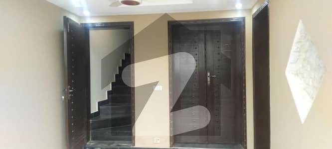 بحریہ ٹاؤن سیکٹرڈی بحریہ ٹاؤن,لاہور میں 3 کمروں کا 5 مرلہ مکان 1.68 کروڑ میں برائے فروخت۔